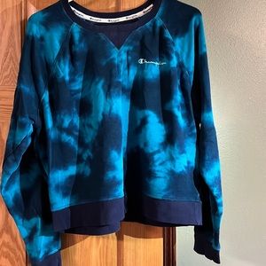 selling this champion cropped crew neck!